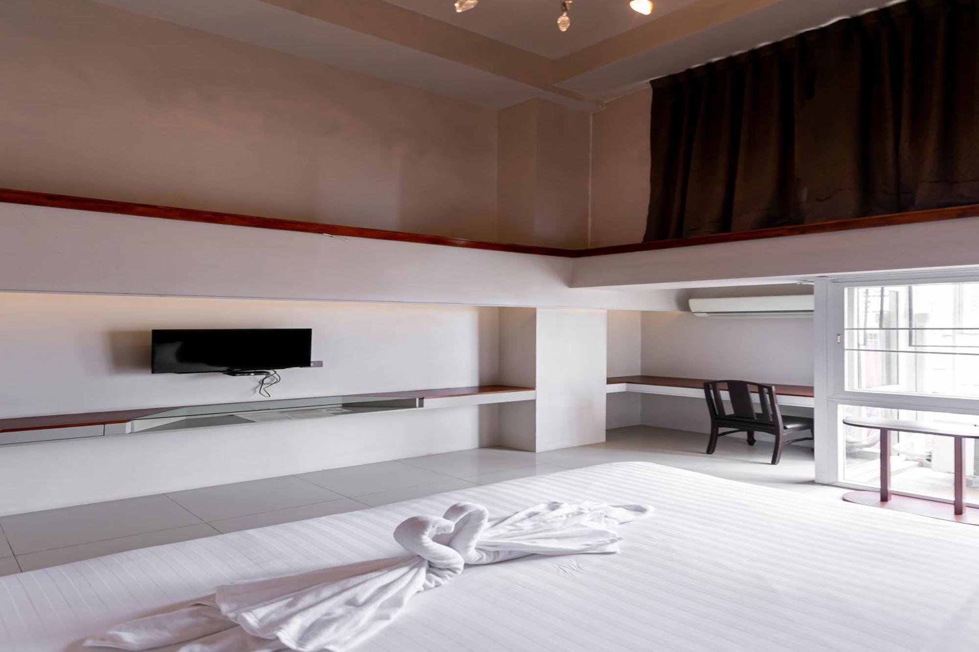 A Room Bangkok Sathorn Εξωτερικό φωτογραφία