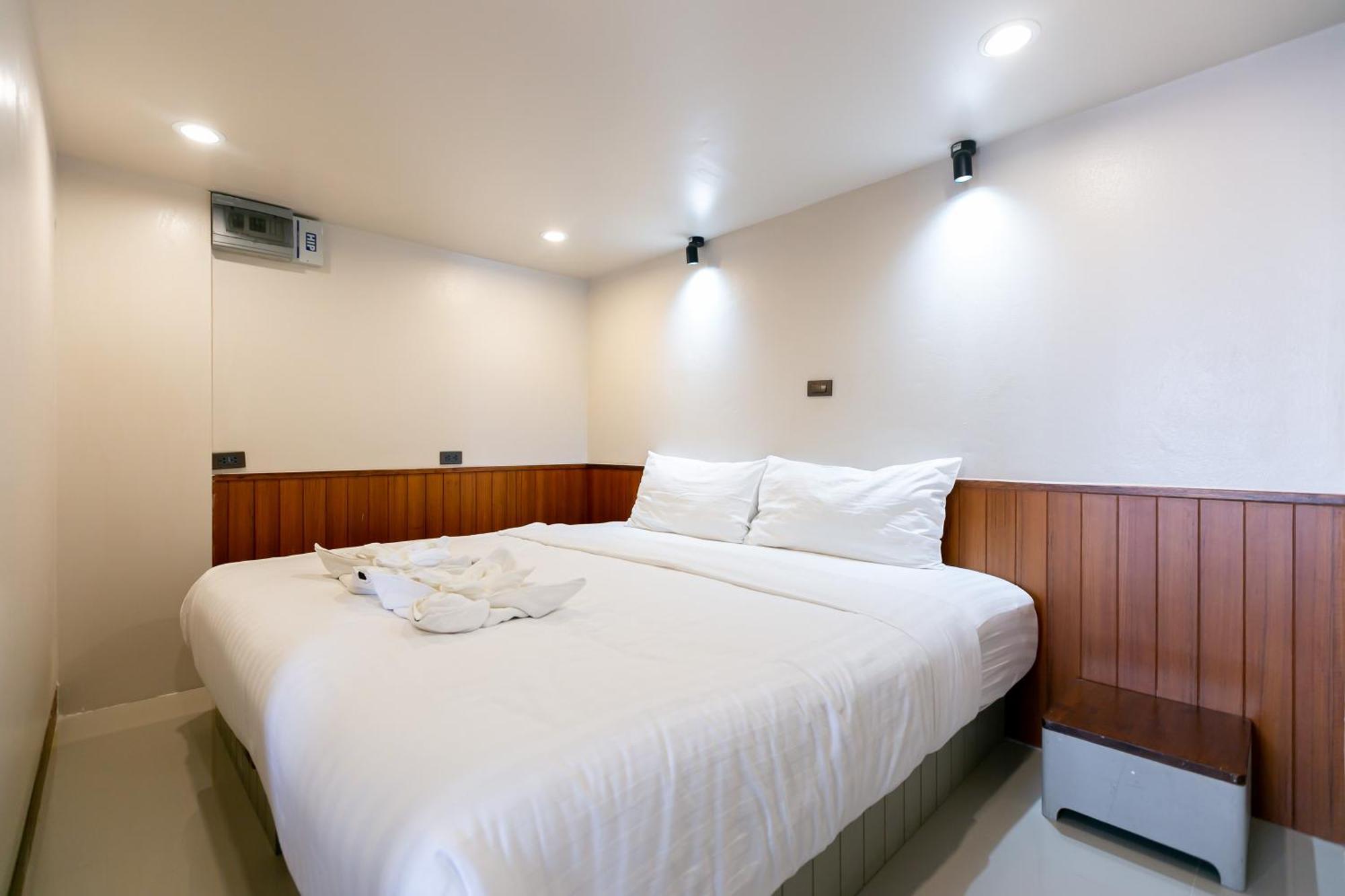 A Room Bangkok Sathorn Εξωτερικό φωτογραφία